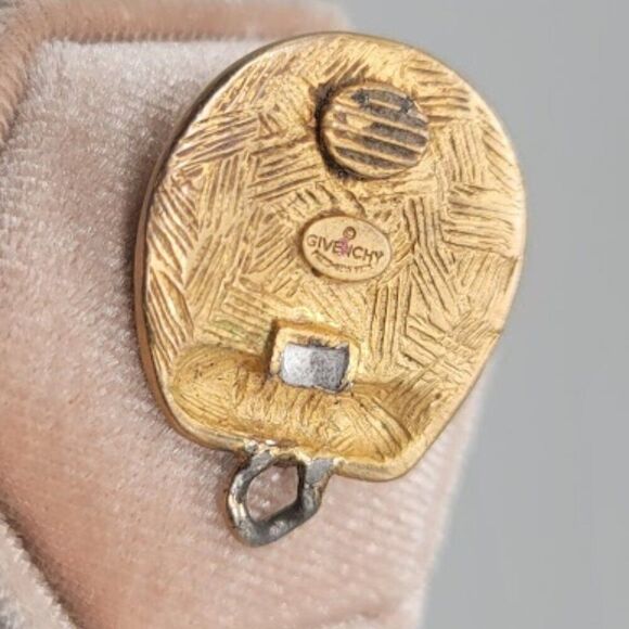 GIVENCHY Vintage Pendant - Picture 4 of 6